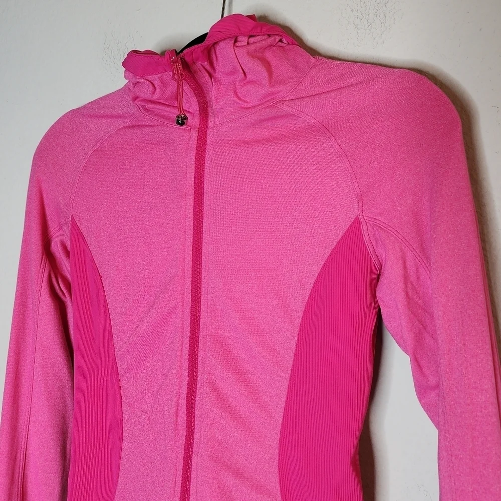 Lululemon Reversible In Flux Jacket. Jewelled Magenta Pink. Size 4.‎